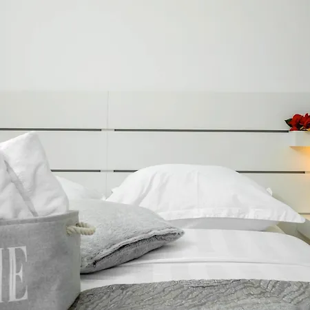 Amazing Kasjuni With Garrage Lejlighed