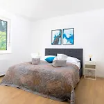 Amazing Kasjuni With Garrage Apartman