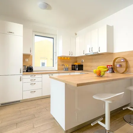 Apartment Amazing Kasjuni With Garrage