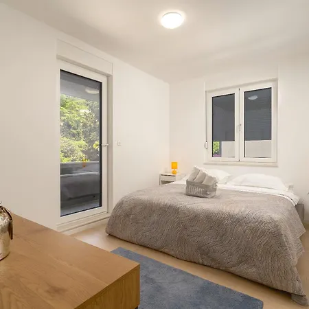 Apartment Amazing Kasjuni With Garrage