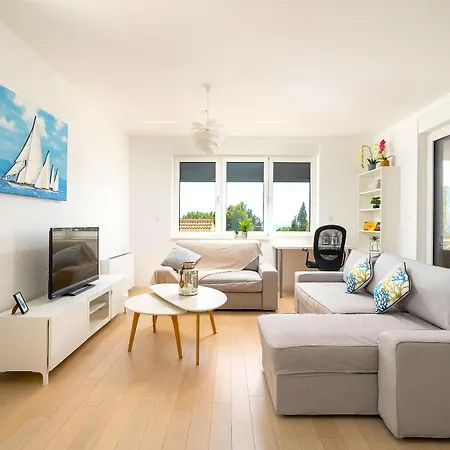 Apartment Amazing Kasjuni With Garrage *