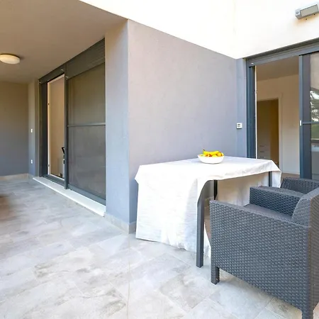 Amazing Kasjuni With Garrage Apartment *