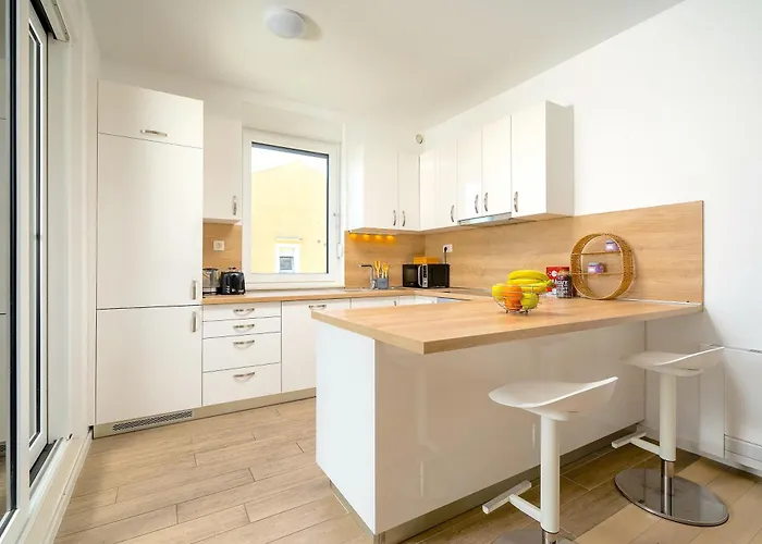 公寓 Amazing Kasjuni With Garrage